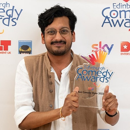 Ahir collecting the Edinburgh Comedy Award