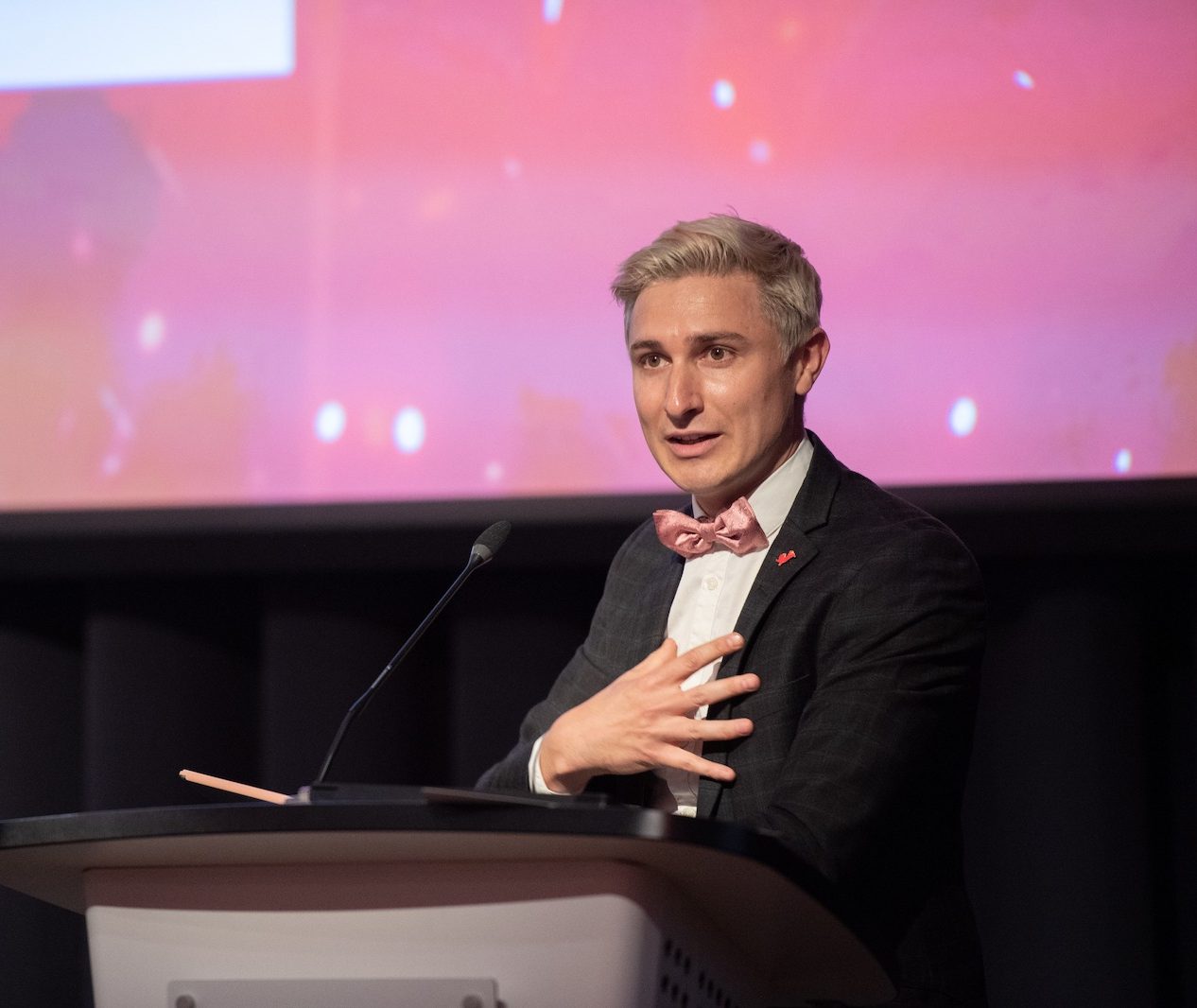 Tom Rosenthal hosting the KCLSU Awards